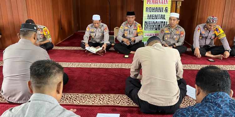 Tingkatkan Iman dan Taqwa Personil Polres Soppeng Gelar Pembinaan Rohani dan Mental