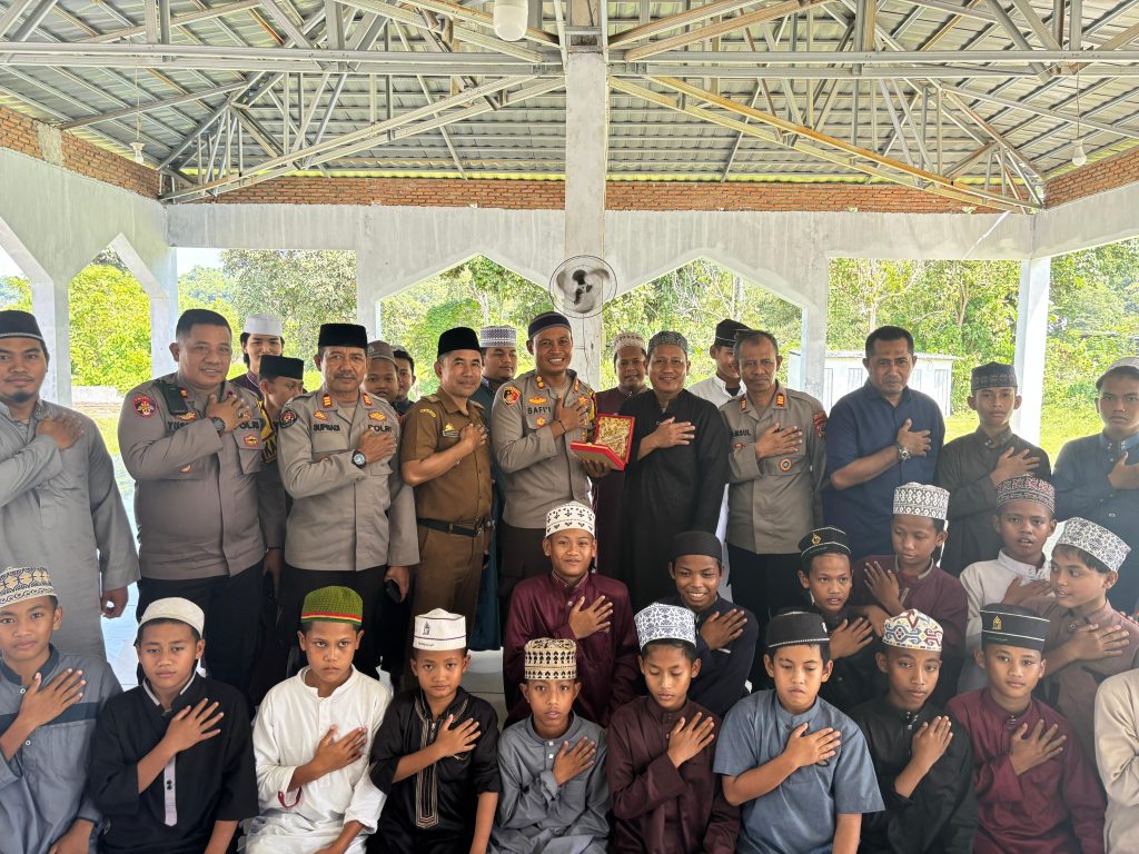 Silaturahmi ke Ponpes Namierah Cenceng Nur, Kapolres Palopo Sampaikan Penerimaan Polri Khusus Hafidz