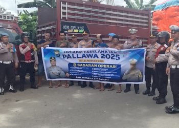 Hari Ketiga Ops Keselamatan,  Sat Lantas Polres Palopo Sosialisasi Tertib Berlalulintas Ke Supir Truk