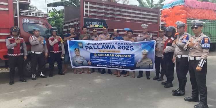 Hari Ketiga Ops Keselamatan,  Sat Lantas Polres Palopo Sosialisasi Tertib Berlalulintas Ke Supir Truk