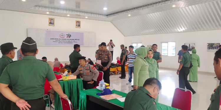 Sinergi TNI-Polri: Personel Polres Sidrap Ikut Donor Darah di HUT Persit ke-79