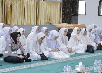 Personel Polres Pinrang Ikuti Peringatan Isra Mi’raj Nabi Muhammad di Masjid Nurul Khair