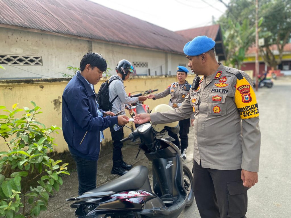 Hari ke-4 Ops Keselamatan 2025, Propam Polres Tana Toraja Periksa Kelengkapan Personel