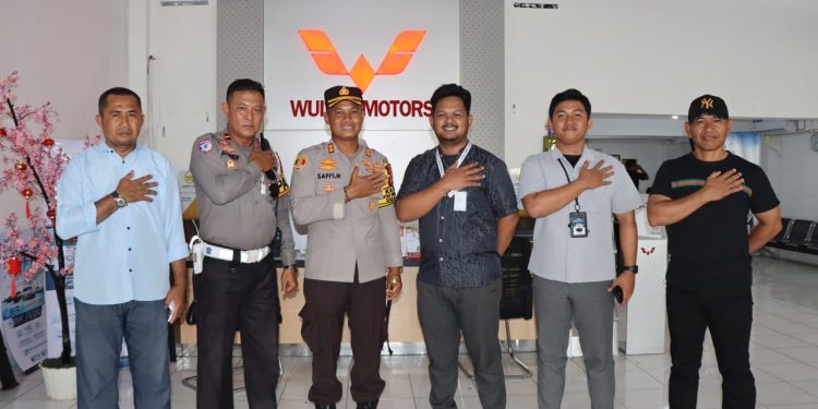 Kapolres Palopo Silaturahmi Dengan Pegawai Showroom Hino dan Wuling Motors