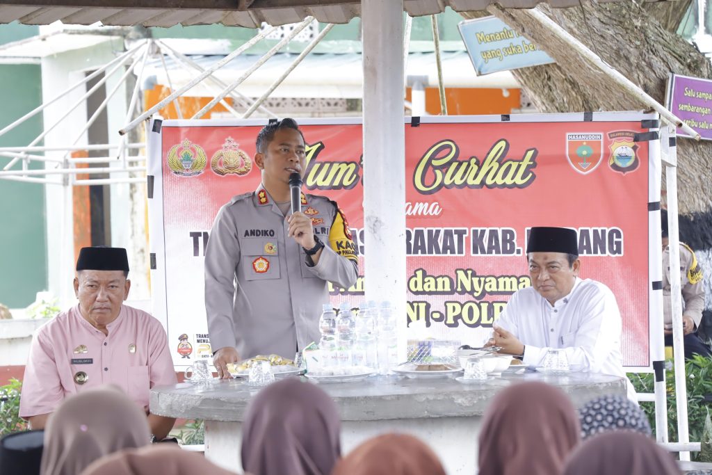 Kapolres Pinrang Gelar Jumat Curhat di Pesantren DDI Patobong