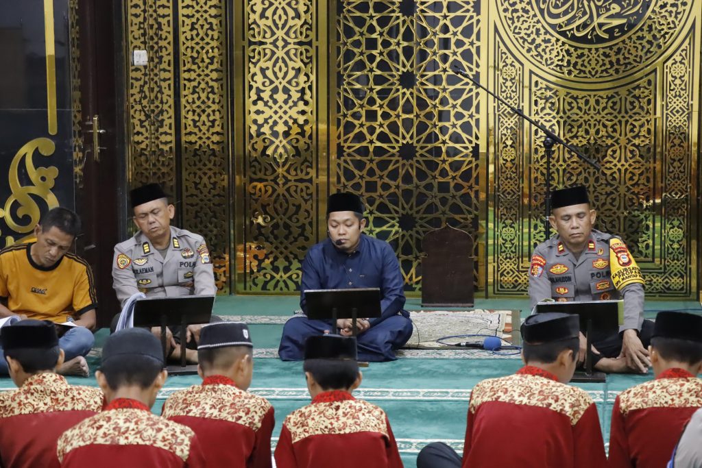 Sie Propam Polres Pinrang Gelar Doa Bersama Malam Nifsu Sya'ban di Masjid Nurul Khair