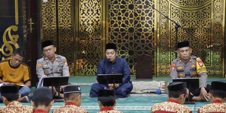 Sie Propam Polres Pinrang Gelar Doa Bersama Malam Nifsu Sya'ban di Masjid Nurul Khair