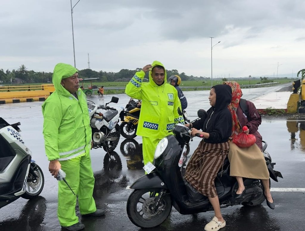 Satgas Ops Keselamatan Polres Maros Tindaki Pengendara Yang Gunakan Knalpot Brong dan Tidak Pakai Helm