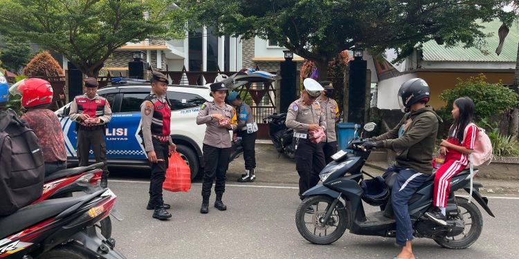 Kasat Lantas Polres Tana Toraja Pimpin Jumat Berbagi