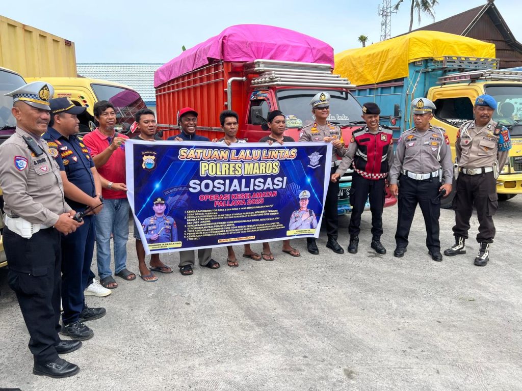 Hari ke-8 Ops Keselamatan Pallawa, Kasat Lantas Polres Maros Sosialisasi Tertib Berlalulintas ke Sopir Truk