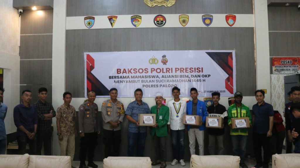 Kapolres Palopo Serahkan 100 Paket Bantuan Kepada Aliansi BEM dan OKP Jelang Ramadhan