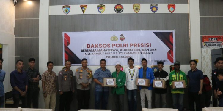 Kapolres Palopo Serahkan 100 Paket Bantuan Kepada Aliansi BEM dan OKP Jelang Ramadhan