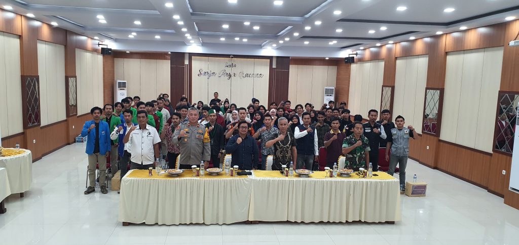 Baksos Polri Presisi, Polres Bone Serahkan 150 Paket Bantuan Untuk Mahasiswa, Aliansi BEM dan OKP 