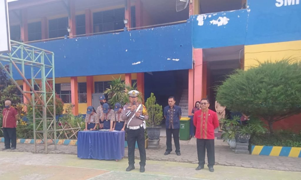 Peduli Generasi Penerus Bangsa, Kasat Lantas Polres Torut Gelar Jumat Curhat di SMPN 2 Rantepao