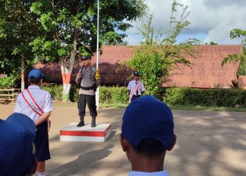 Bhabinkamtibmas Polres Tana Toraja Masuk Sekolah dan Beri Edukasi ke Pelajar