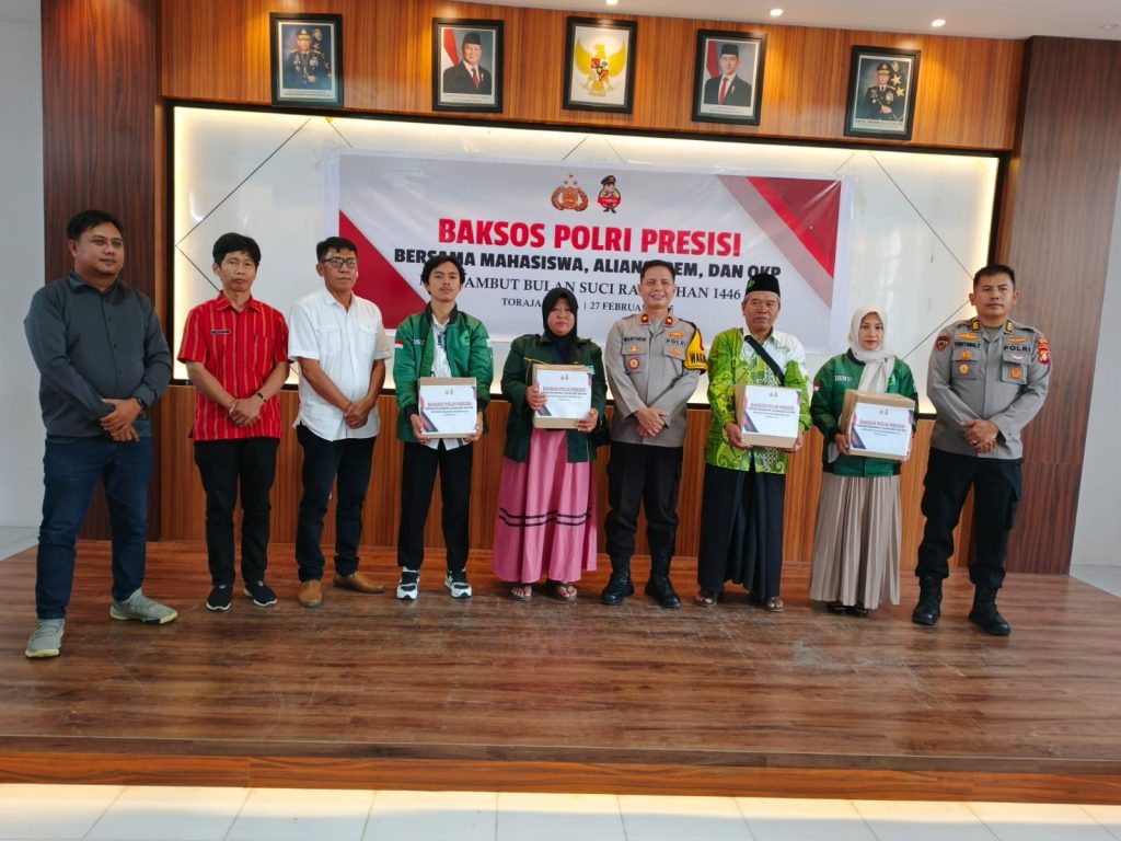 Sambut Ramadan, Polres Toraja Utara bersama OKP Salurkan Ratusan Paket Sembako Untuk Warga