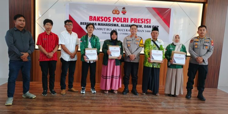 Sambut Ramadan, Polres Toraja Utara bersama OKP Salurkan Ratusan Paket Sembako Untuk Warga