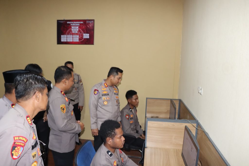 Cek Kesiapan Layanan Hotline Mudik Polri, Kapolres Maros: Kami Siap Layani Masyarakat