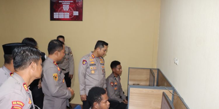 Cek Kesiapan Layanan Hotline Mudik Polri, Kapolres Maros: Kami Siap Layani Masyarakat