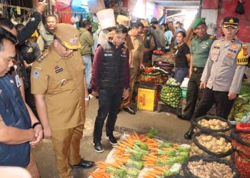 Jaga Stabilitas Harga Pangan, Wakapolres Toraja Utara Sidak Pasar Bersama Forkopimda