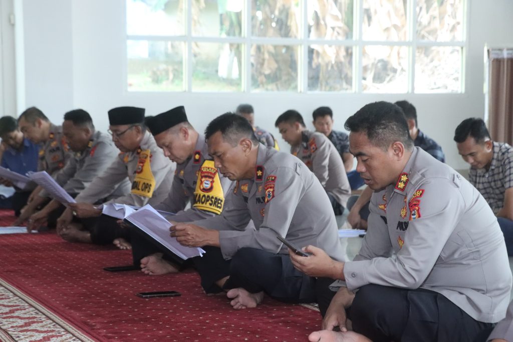 Manfaatkan Momen Ramadhan, Kapolres Wajo bersama PJU Melakukan Tadarus Al-Quran