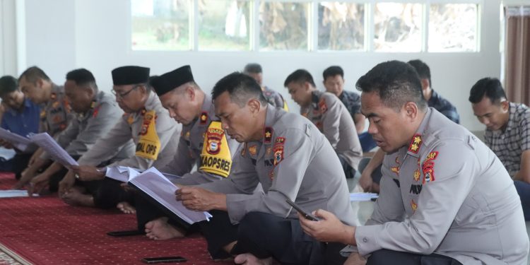 Manfaatkan Momen Ramadhan, Kapolres Wajo bersama PJU Melakukan Tadarus Al-Quran