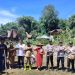 Personel Polsek Sesean Bersama Pihak Terkait Tanam Jagung di Bangkelekila’ Toraja Utara