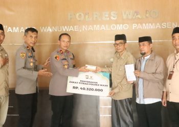 Waka Polres Wajo Serahkan Zakat Fitrah Personel ke Baznas