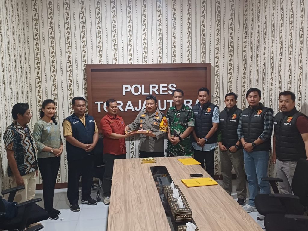 Jual Minyakkita di Atas HET, Kapolres Toraja Utara Serahkan 35 Juta ke BKAD 
