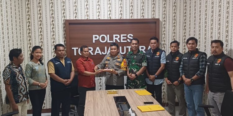 Jual Minyakkita di Atas HET, Kapolres Toraja Utara Serahkan 35 Juta ke BKAD 