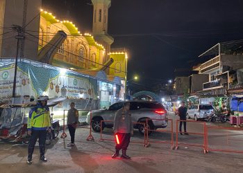 Kapolres Toraja Utara Pimpin Langsung Pengamanan Ibadah di Masjid Agung Rantepao