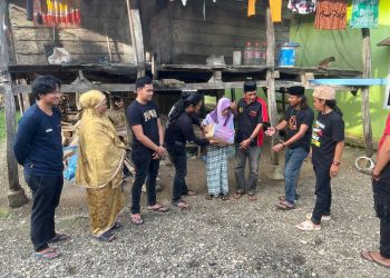 Gandeng Insan Pers, Sat Intelkam Polres Bone Beri Sembako ke Warga Prasejahtera Yang Sebatang Kara
