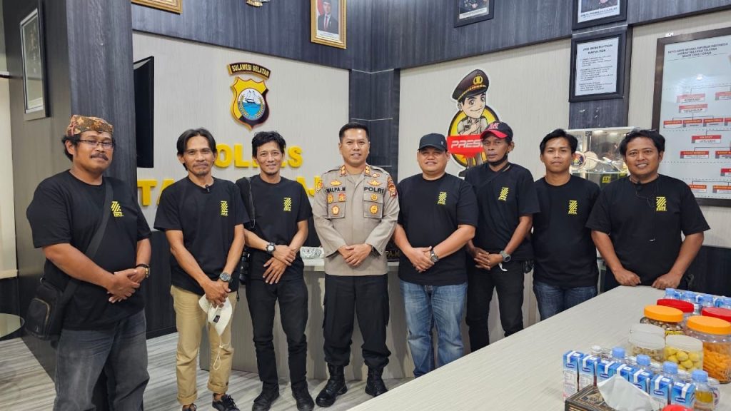 Kapolres Tator Terima Kunjungan Awak Media Di Ruang Kerjanya
