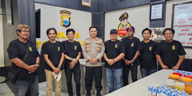 Kapolres Tator Terima Kunjungan Awak Media Di Ruang Kerjanya