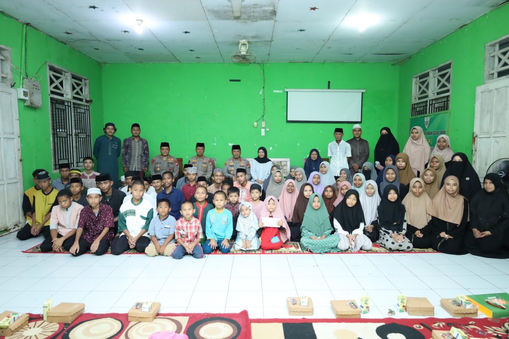 Kapolda Sulsel bersama Ketua Bhayangkari Buka Puasa Bersama Anak Panti Asuhan Al-Anshar