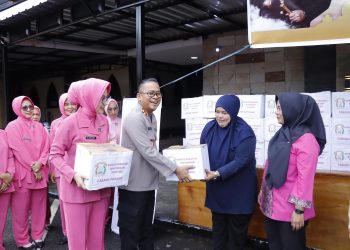 Kapolres Pinrang bersama Ketua Bhayangkari Gelar Bazar Ramadhan dan Bakti Sosial