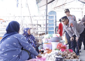 Pastikan Harga Sembako Stabil di Bulan Ramadhan, Kapolres Pinrang Lakukan Pengecekan di Pasar Sentral