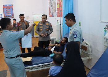 Pastikan Dapat Penanganan Optimal, Kapolres Luwu Besuk Korban Kecelakaan Bus