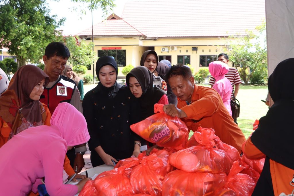 Polres Luwu Gelar Bazar Ramadhan dan Bakti Sosial untuk Masyarakat