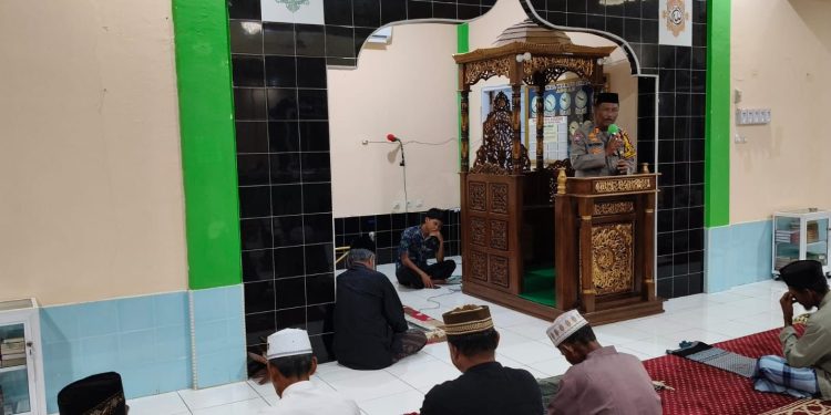 Tingkatkan Nilai Keagamaan Selama Ramadhan, Kapolsek Belopa Dakwah Keliling Masjid