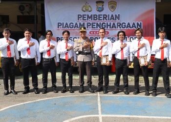 Berhasil Ungkap Pelaku Pembunuhan Feni Ere, Kapolres Palopo Beri Penghargaan ke Satreskrim