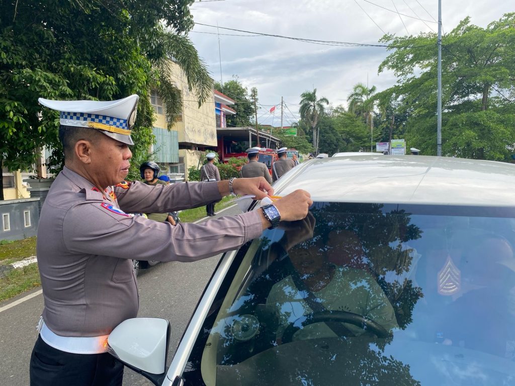 Tingkatkan Kamseltibcarlantas, Sat Lantas Polres Wajo Sosialisasi Call Center 110 dan Mudik Aman Keluarga Nyaman