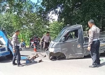 Kasat Lantas Polres Bone Bersama Anggota Gerak Cepat Tangani Laka Tunggal di Lattekko
