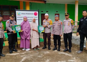 Kapolres Palopo Kunjungi Sekolah Luar Biasa Sekaligus Beri Bantuan