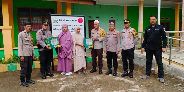 Kapolres Palopo Kunjungi Sekolah Luar Biasa Sekaligus Beri Bantuan