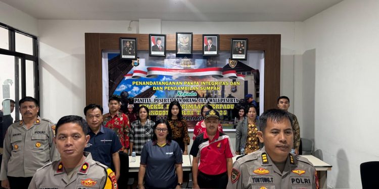 Polres Torut Teken Pakta Integritas dan Pengambilan Sumpah Panitia Penerimaan Polri 2025