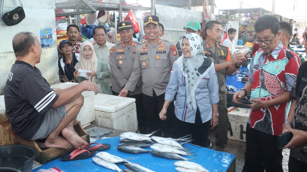 Memasuki Bulan Ramadhan, Kapolres Wajo bersama Forkopimda Sidak Sejumlah Pasar dan Gudang Bulog 