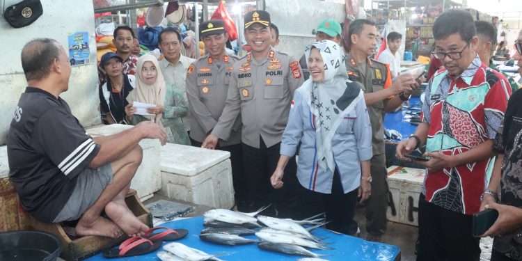 Memasuki Bulan Ramadhan, Kapolres Wajo bersama Forkopimda Sidak Sejumlah Pasar dan Gudang Bulog 