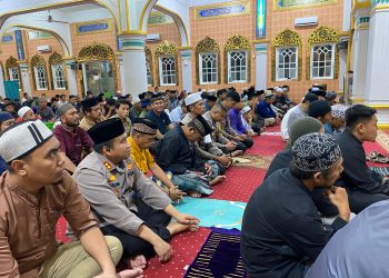 Kapolres Toraja Utara Gelar Tarawih Keliling di Masjid Agung Rantepao