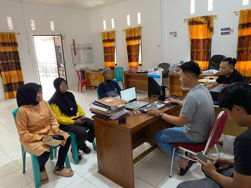 Personel Polres Tana Toraja Amankan Penjual Minyak Gosok Yang Resahkan Masyarakat